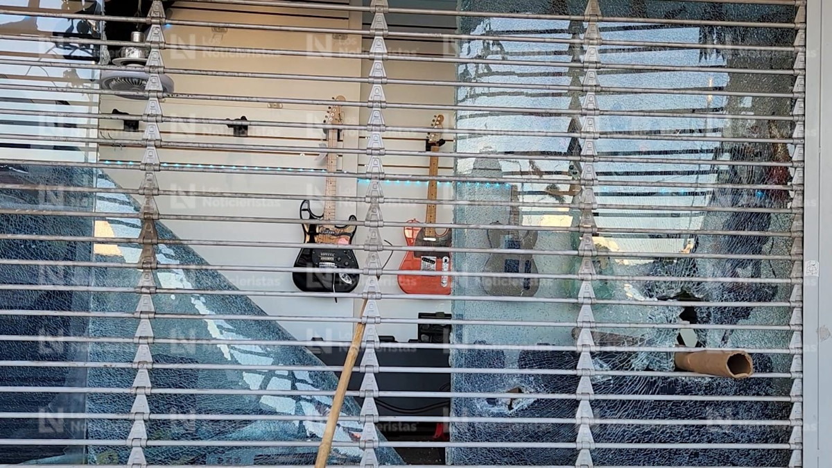 En intento de robo, vandalizan comercio de Guitarras 🎸 en Madero y Obregón, Culiacán