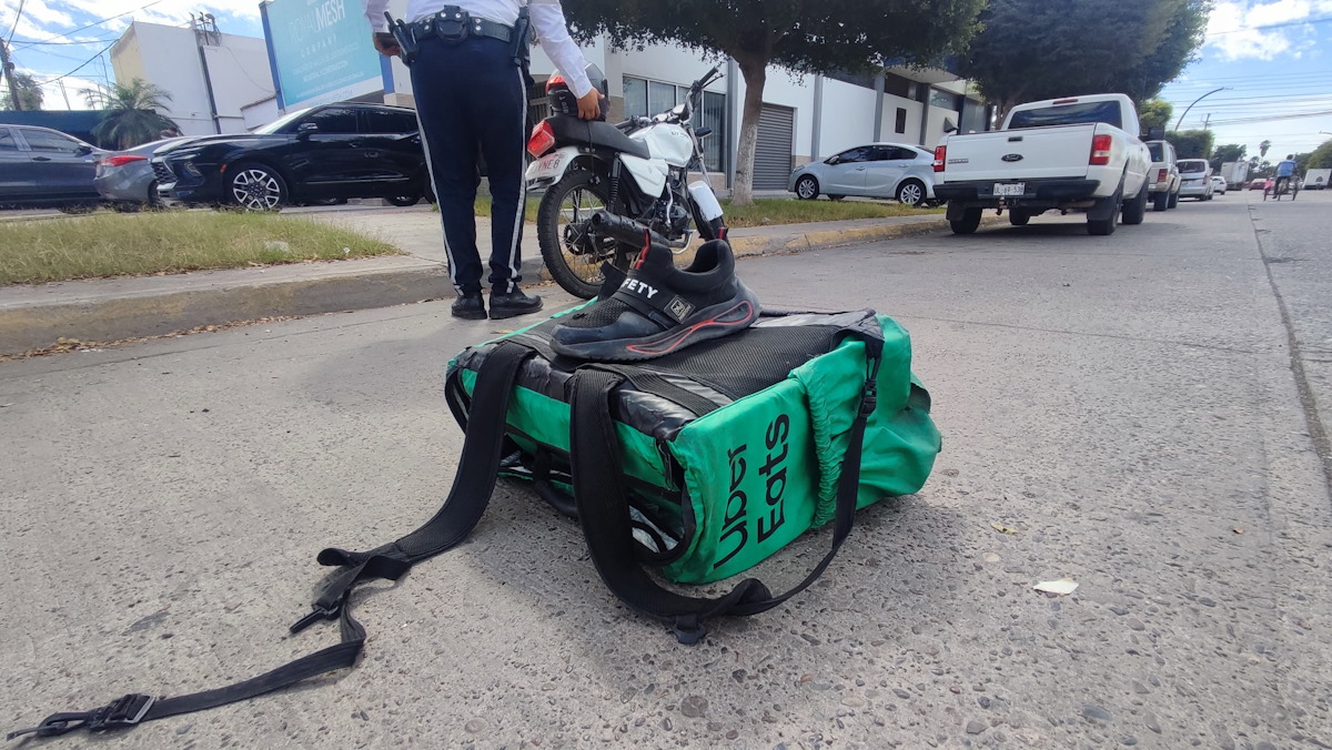 Repartidor de plataforma digital es arrollado por el conductor de una vagoneta en Los Mochis