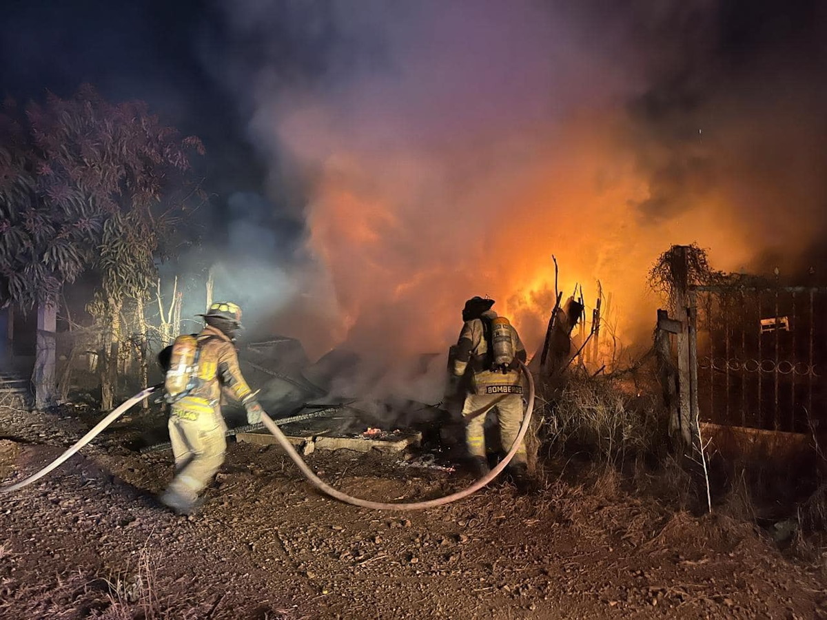 Se registran fuertes incendios durante la madrugada en diferentes puntos de Mazatlán