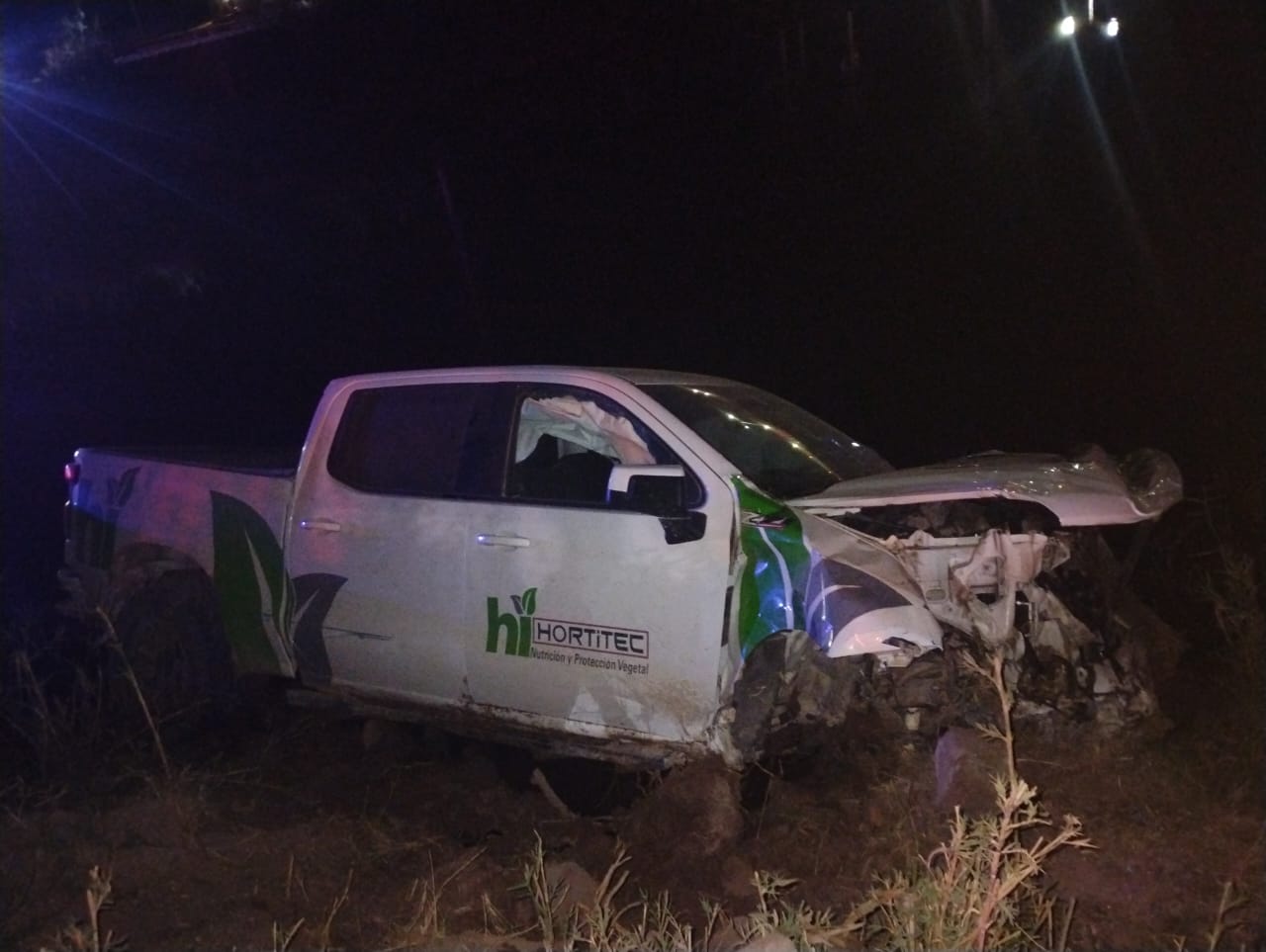 Tras persecución policíaca, conductor de Coahuila cae a canal y resulta lesionado en Guasave