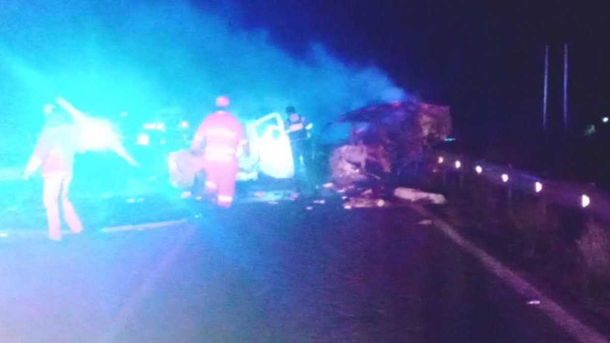 Fuerte accidente en la carretera Tepic-Mazatlán deja vehículos calcinados y posibles víctimas fatales