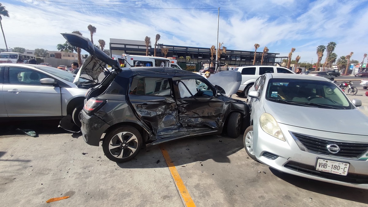 Siete lesionados el saldo de un accidente múltiple en la colonia 12 Octubre en Los Mochis