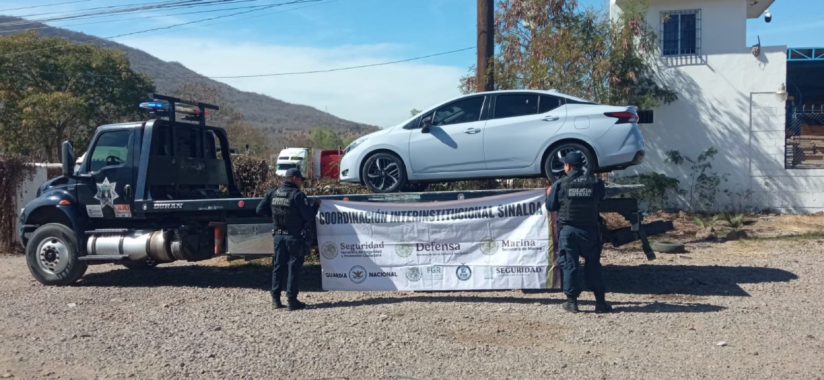 En diferentes operativos en Culiacán, aseguran vehículos robados y armamento