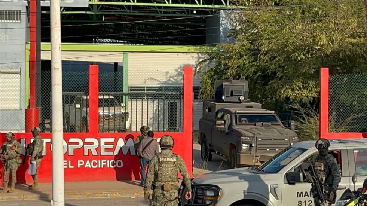 Asegura la Marina camionetas blindadas, algunas con aditamento para empotrar Barrett cal. 50 en Mazatlán