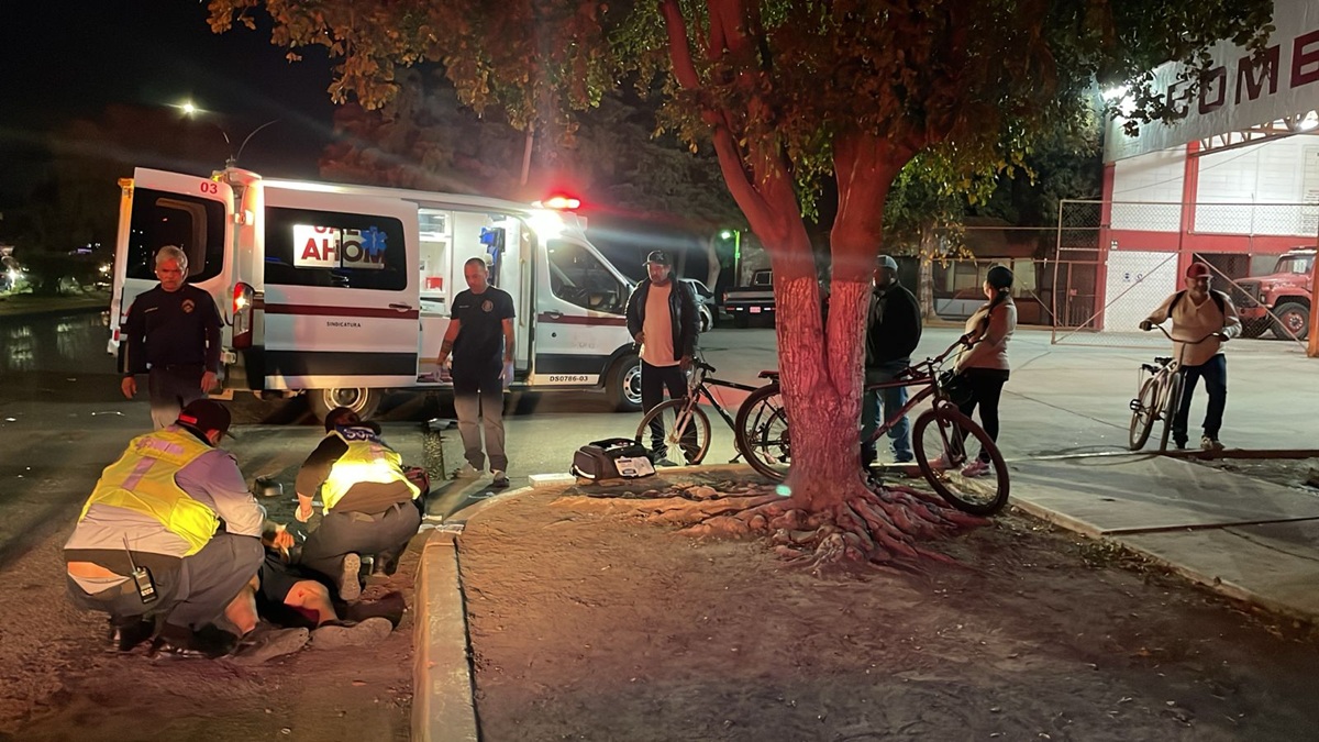 Arrollan a ciclista a las afueras de la estación de Bomberos de Los Mochis