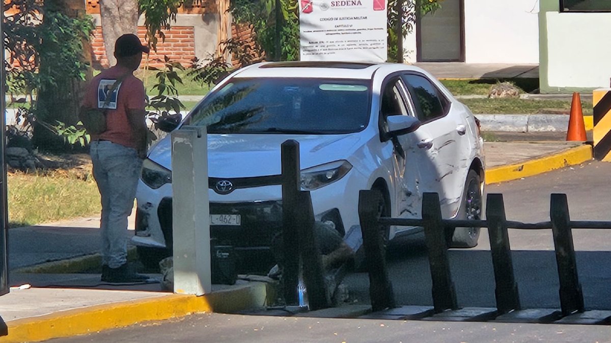 Automovilista se resguarda en la Novena Zona Militar tras ser atacado a balazos en Culiacán