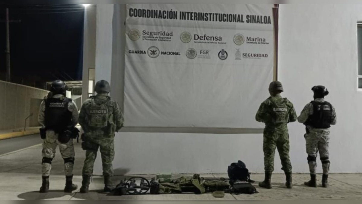 En Navolato, autoridades aseguran en campamento armas, artefactos explosivos, vehículos y municiones