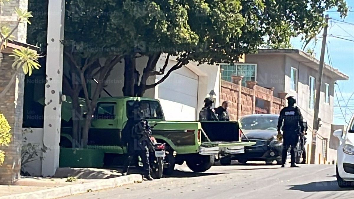 Balacera en la 10 de Mayo en Culiacán deja un hombre herido, una casa y carros baleados