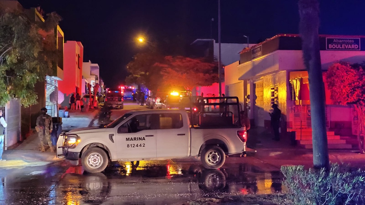 Disparan y prenden fuego a vivienda y vehículo en Hacienda del Seminario, en Mazatlán