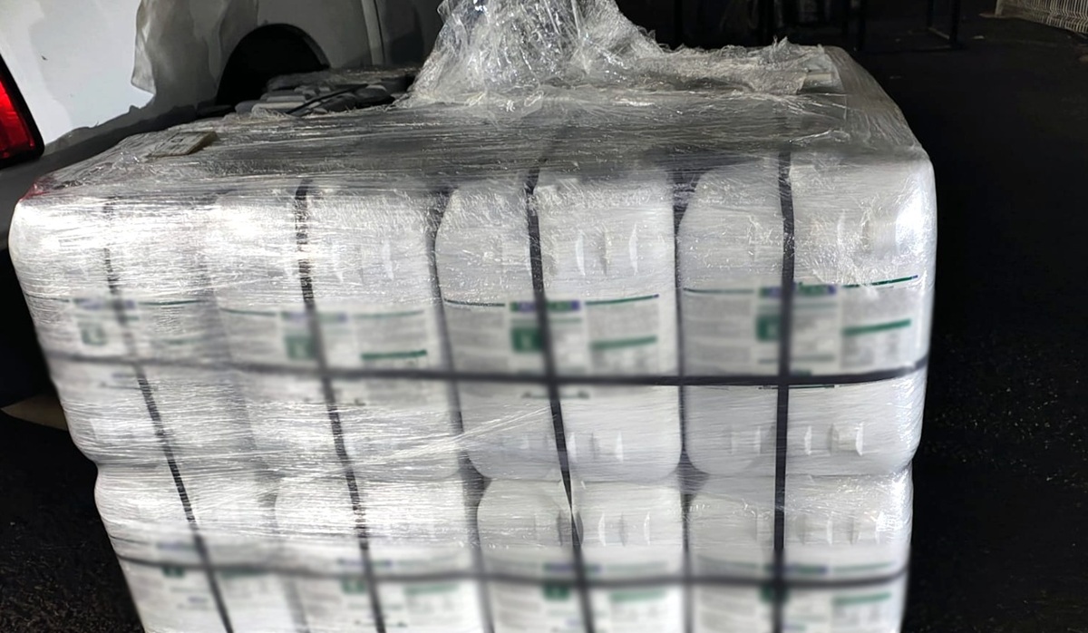 Aseguran más de mil litros de metanfetamina en Culiacán y mercancía ilegal de origen extranjero en Durango