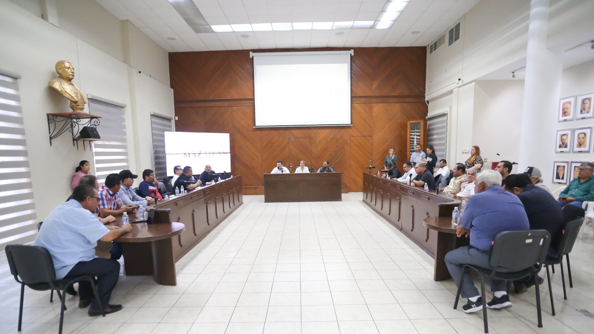 Acuerdan transportistas y Estrella Palacios ampliación de horarios para Carnaval