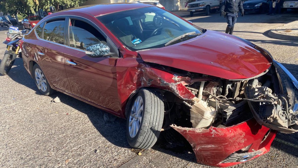 Aparatoso accidente en la colonia La Cuchilla en Los Mochis deja una persona lesionada