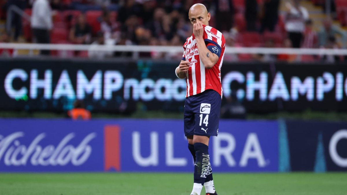 “Chicharito” se reencuentra con el gol y Chivas elimina al Cibao