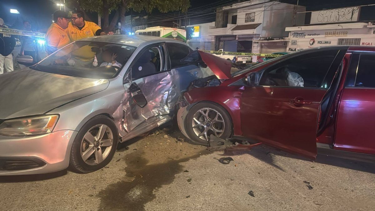 Fuerte choque en avenida Gabriel Leyva, en Mazatlán, deja lesionados leves