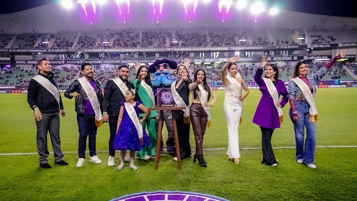 Corte Real del Carnaval Internacional de Mazatlán 2025 “La Perla” da la bienvenida a la afición futbolera