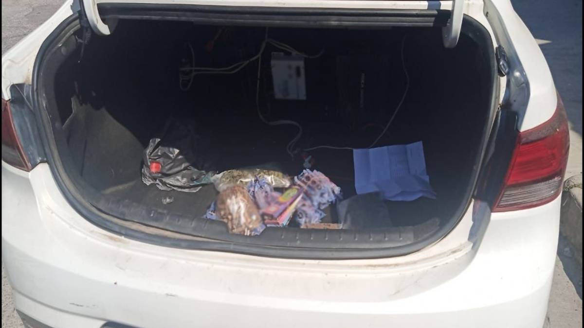 Detienen a tres personas y aseguran droga y armamento en Mazatlán