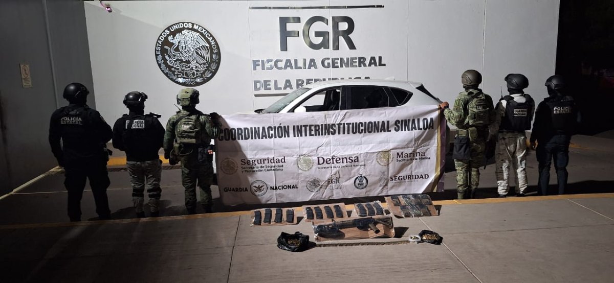 Aseguran un vehículo con arma larga y municiones en la colonia Amistad de Culiacán