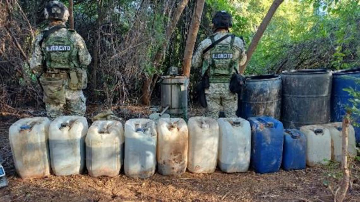 El ‘golpe’ fue de 1 mil 103 mdp: aseguran narcolaboratorio y campamentos con material para elaborar drogas, en Culiacán
