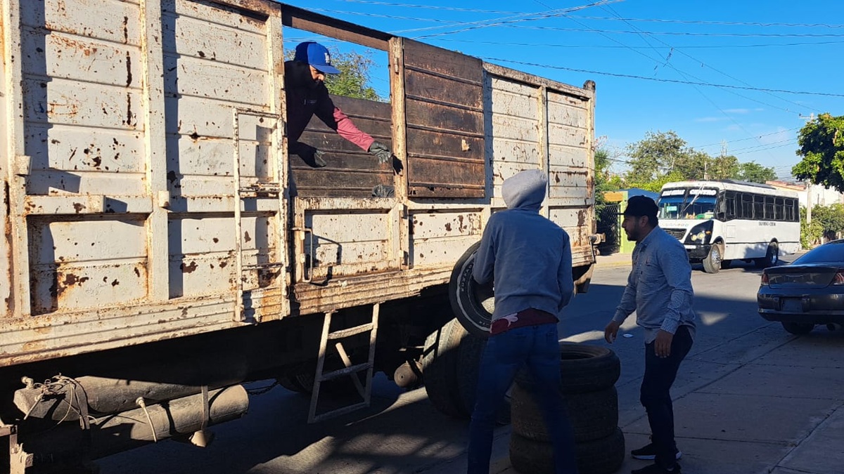 ¡Contra el dengue, zika y chikungunya! Realizan descacharrización en colonia Independencia, Culiacán