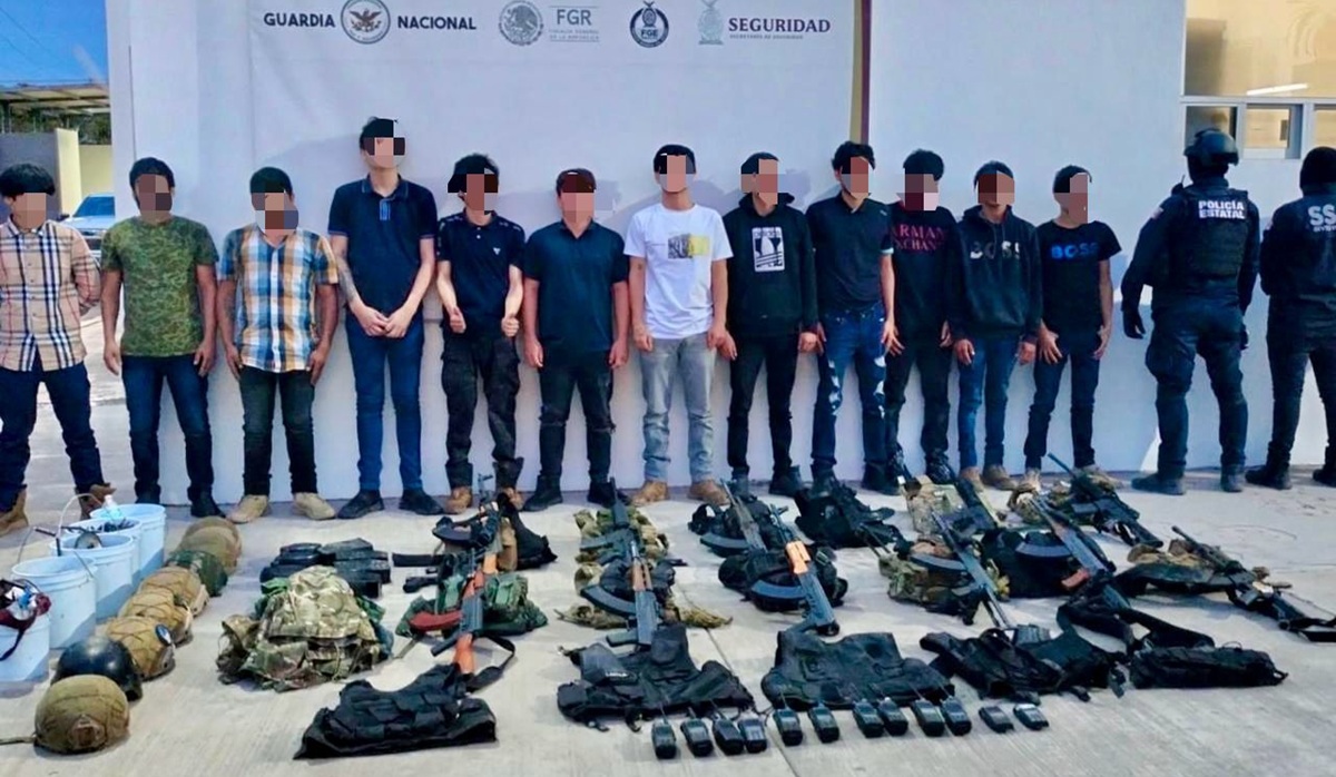 ¡Tres eran menores de edad! Vinculan a proceso a los 12 armados detenidos en motel de Culiacán