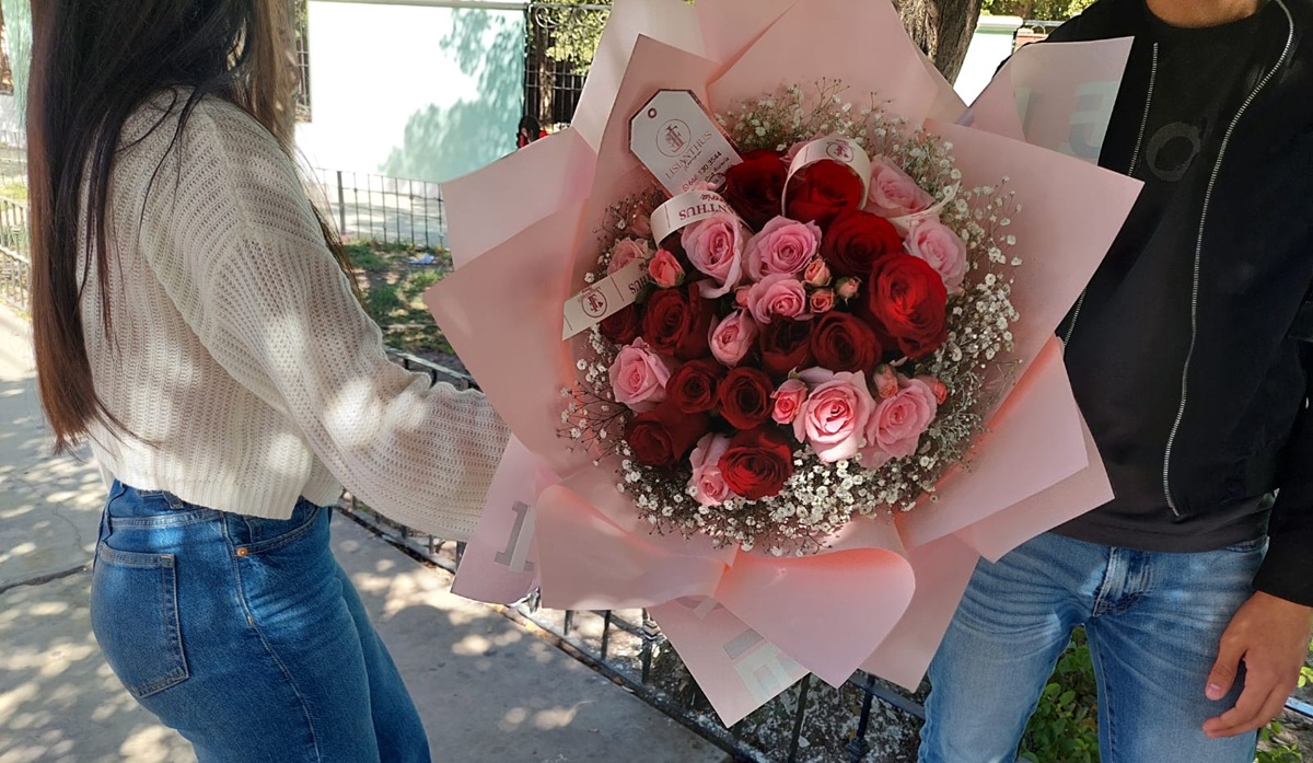 Adolescentes y jóvenes celebran el Día del Amor y la Amistad en Los Mochis