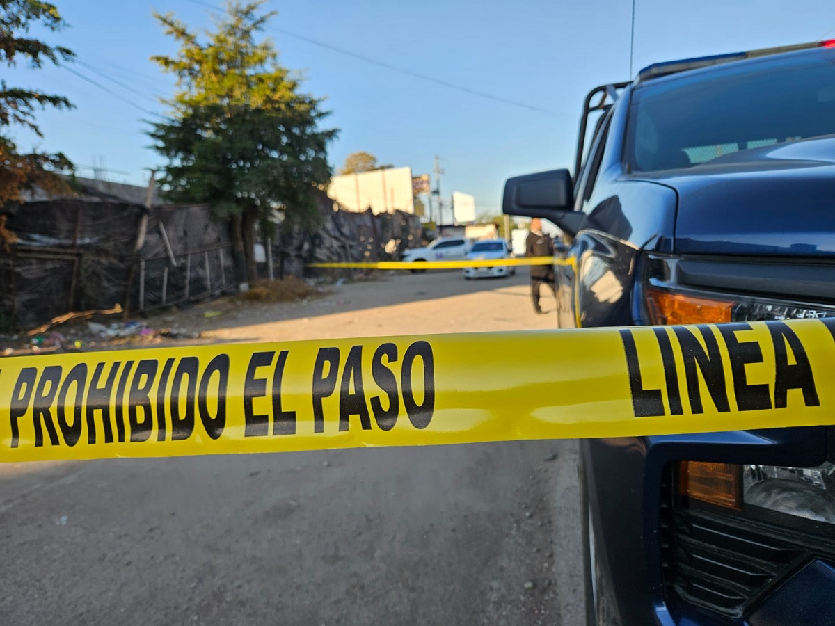 Esposado de las manos encuentran a un hombre asesinado en El Barrio de Culiacán