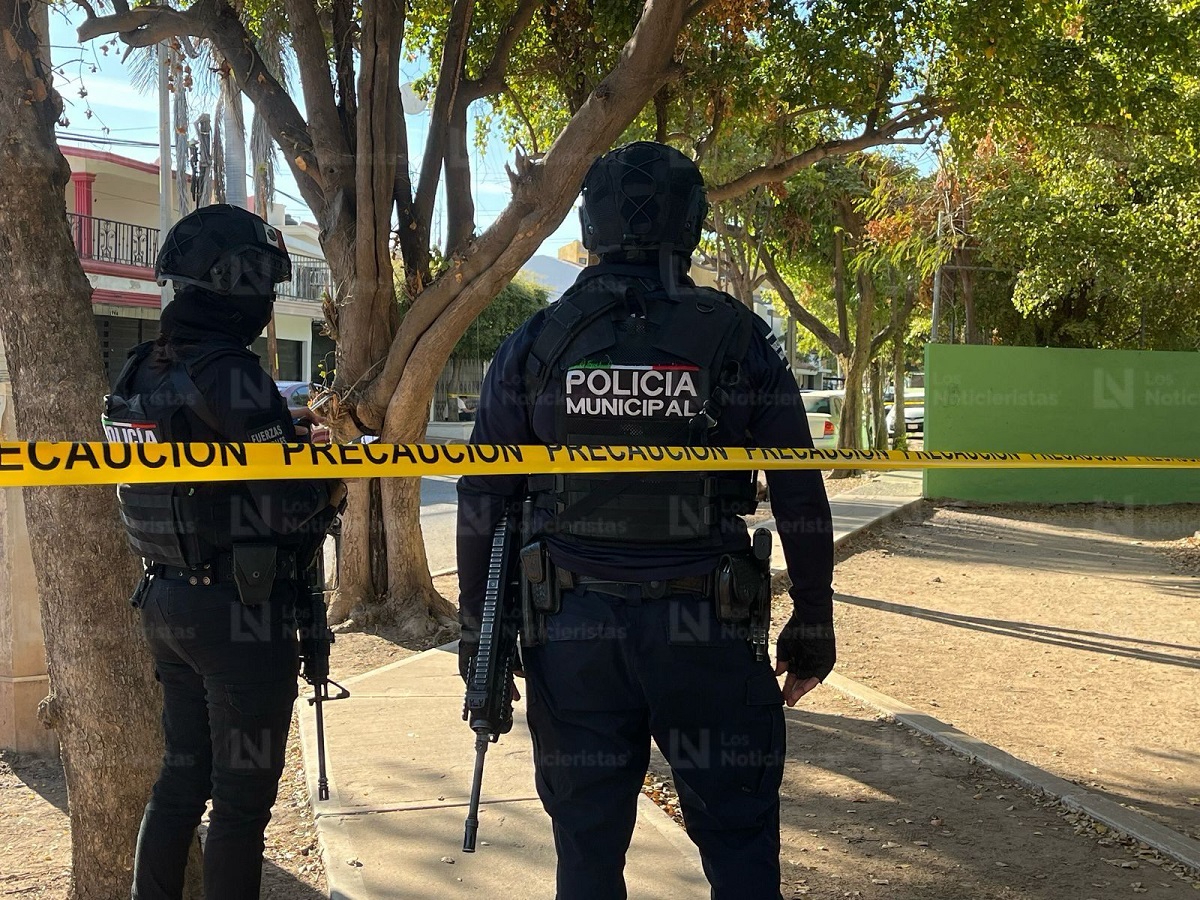 Atado de manos con cinchos arrojan el cuerpo de un joven en La Campiña en Culiacán