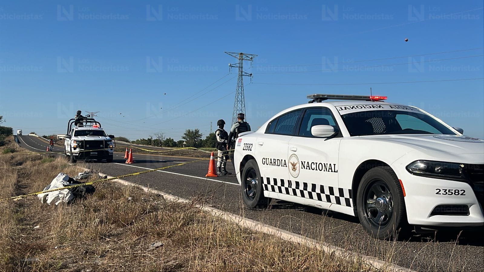 ‘Encobijado’, esposado y con un mensaje en cartulina hallan asesinado a un hombre en Villa Juárez, Navolato