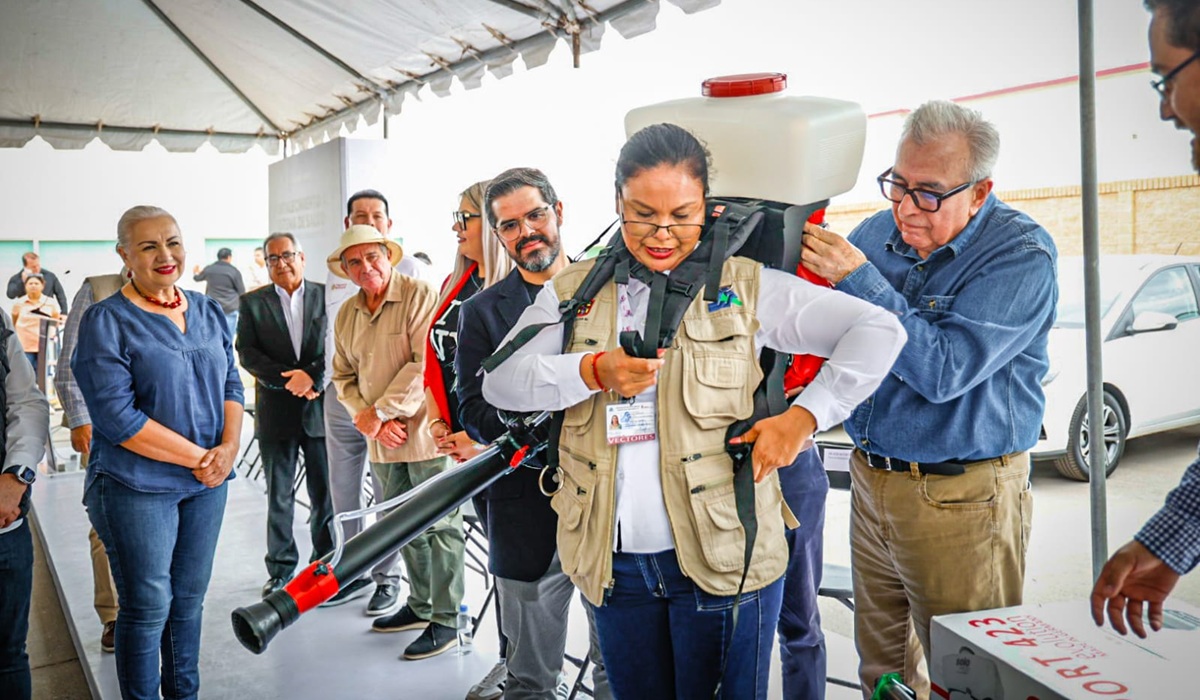 Inaugura Rocha acelerador lineal; entrega vehículos y equipamiento a Vectores en visita a Hospital Oncológico