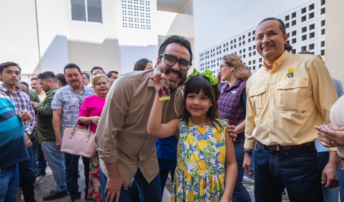 Gámez Mendívil entrega 23 viviendas a trabajadores del Ayuntamiento de Culiacán
