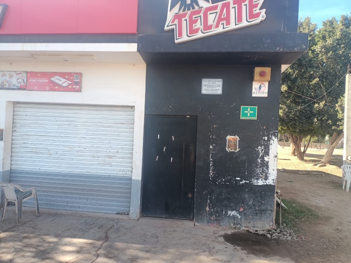Roban 17 mil pesos, bebidas, cigarros y hasta chicles en expendio de Guasave