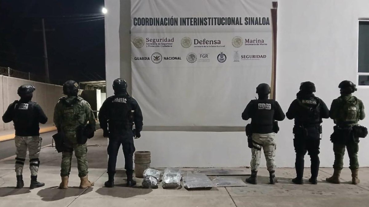 Aseguran dos vehículos, armamento y equipo táctico en Villa Bonita de Culiacán