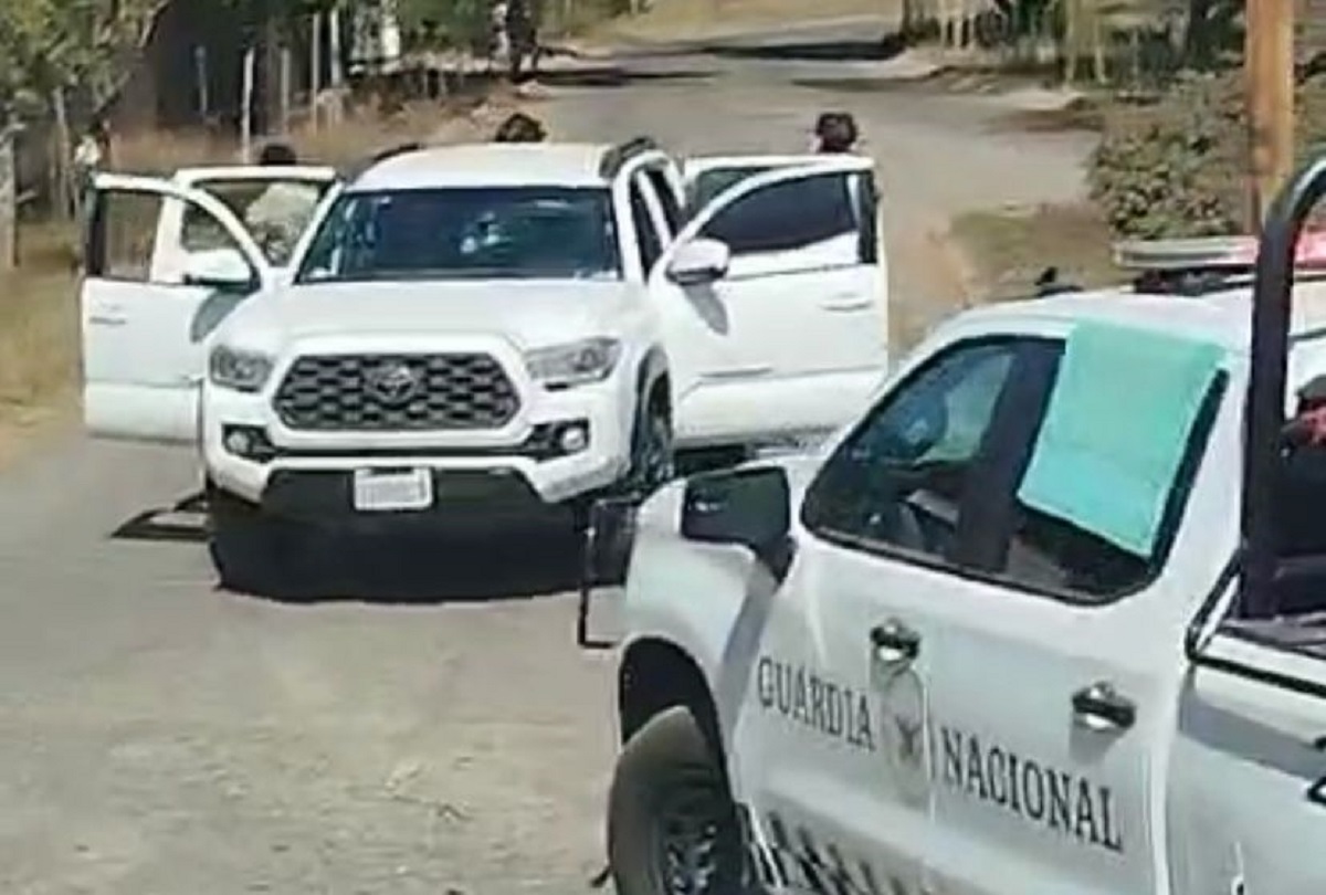 Guardia Nacional detiene a un hombre y asegura una Tacoma en La Costerita, Culiacán