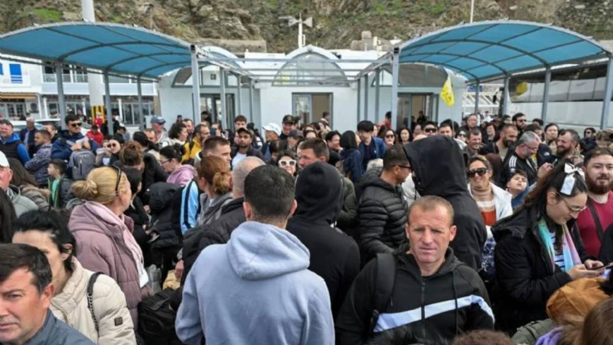 Temblores en Santorini: Residentes evacuan la isla por precaución