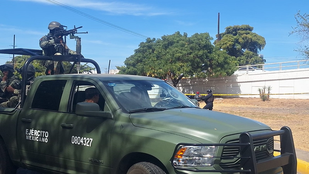 Hallan cadáver semidesnudo de un hombre en distribuidor vial del Humaya, en Culiacán
