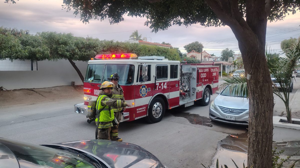 Se incendia consultorio dental instalado en una casa de Guasave