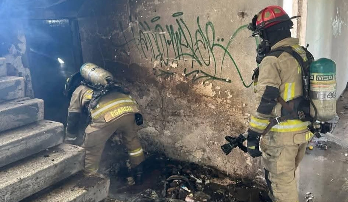 Incendio en antiguo edificio de correos moviliza a cuerpos de emergencia en Mazatlán