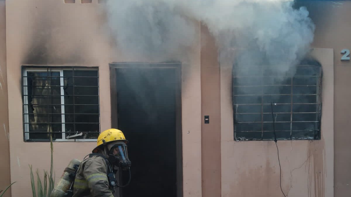 ¡Lo perdieron todo! Se incendia vivienda en Las Canteras en Los Mochis