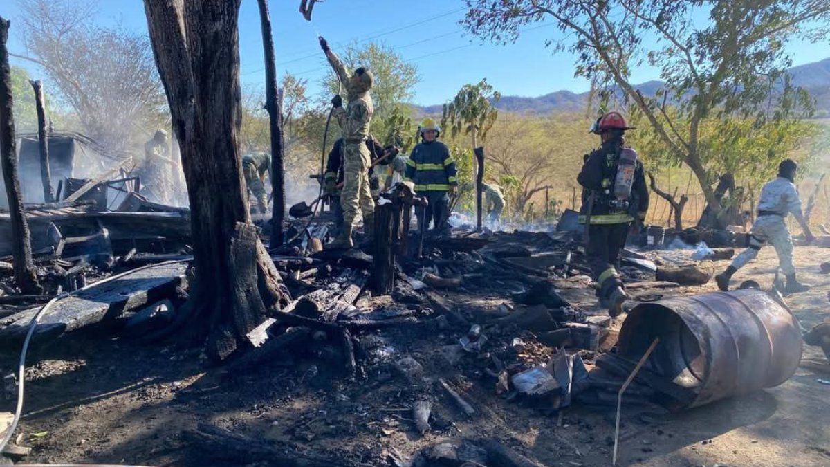 Se registra un fuerte incendio en carpintería al norte de Mazatlán