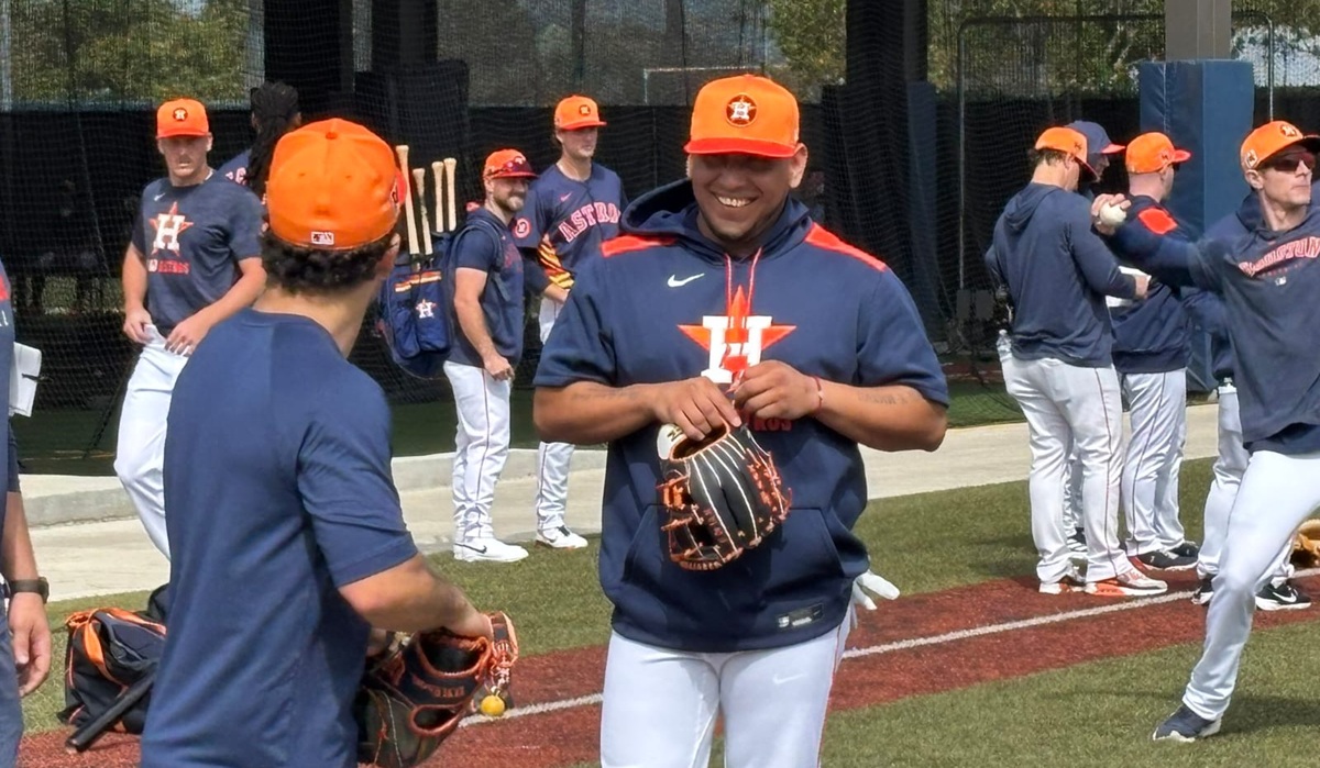 Isaac Paredes festeja cumpleaños entrenando con los Astros