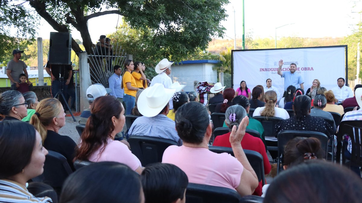Alcalde de Badiraguato entrega obra pública en la comunidad de Potrerillos; anuncia programa social municipal