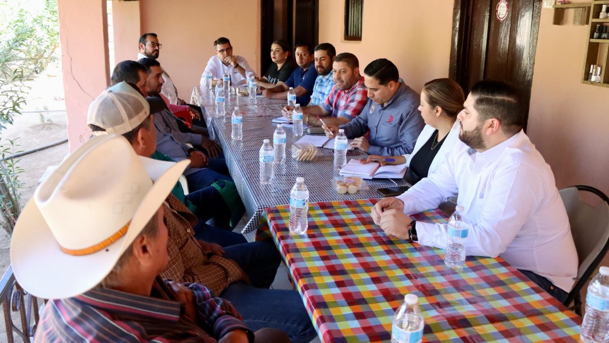 Alcalde de Badiraguato se reúne con síndico y comisarios de Tameapa donde se acordó obra pública sin precedente