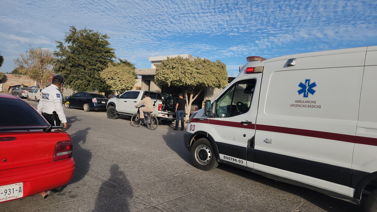 Motociclista ingresa a hospital de Los Mochis tras ser embestido por vehículo “pega y huye”