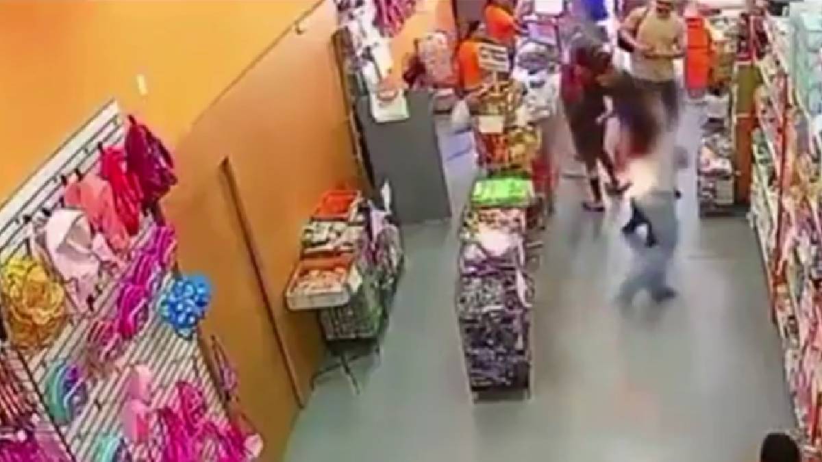 VIDEO: Celular explota y se incendia en el bolsillo de una mujer en mercado de Brasil