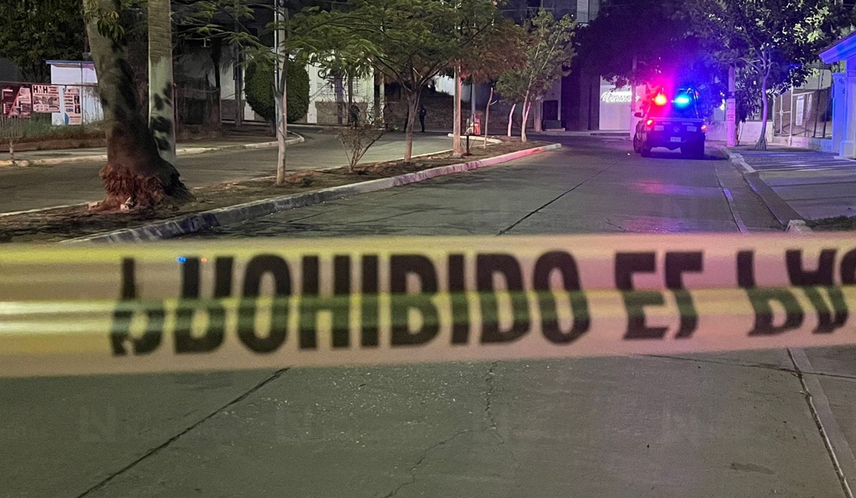 ‘Encobijado’ y con mensaje en cartulina hallan asesinado a hombre en Montebello, Culiacán