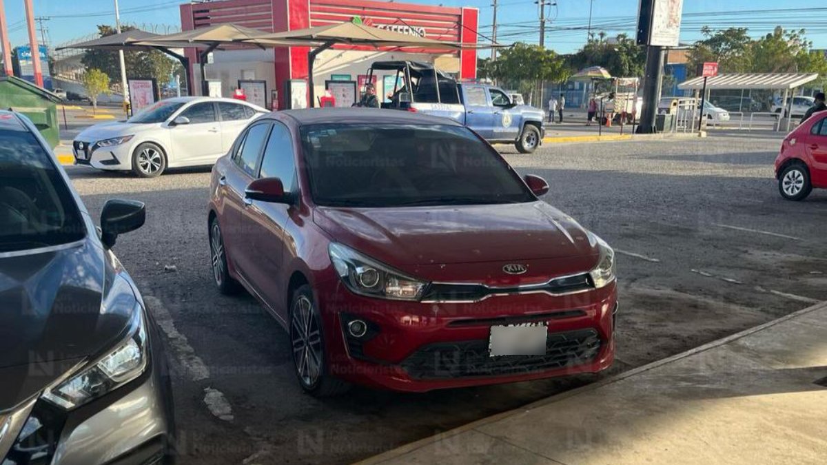 Localizan vehículo abandonado con posible reporte de robo en Mazatlán