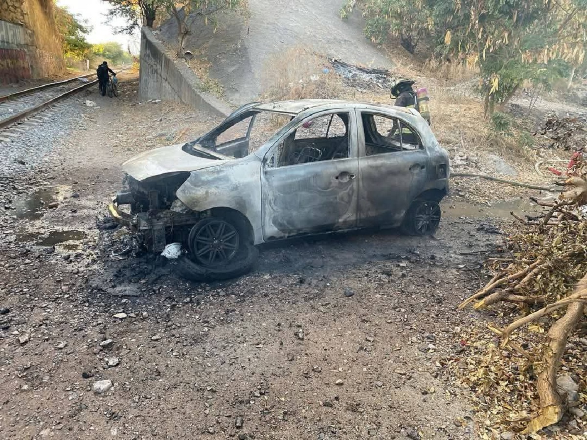 Vehículo que fue localizado incendiándose pudiera estar relacionado con actos ilícitos en Mazatlán