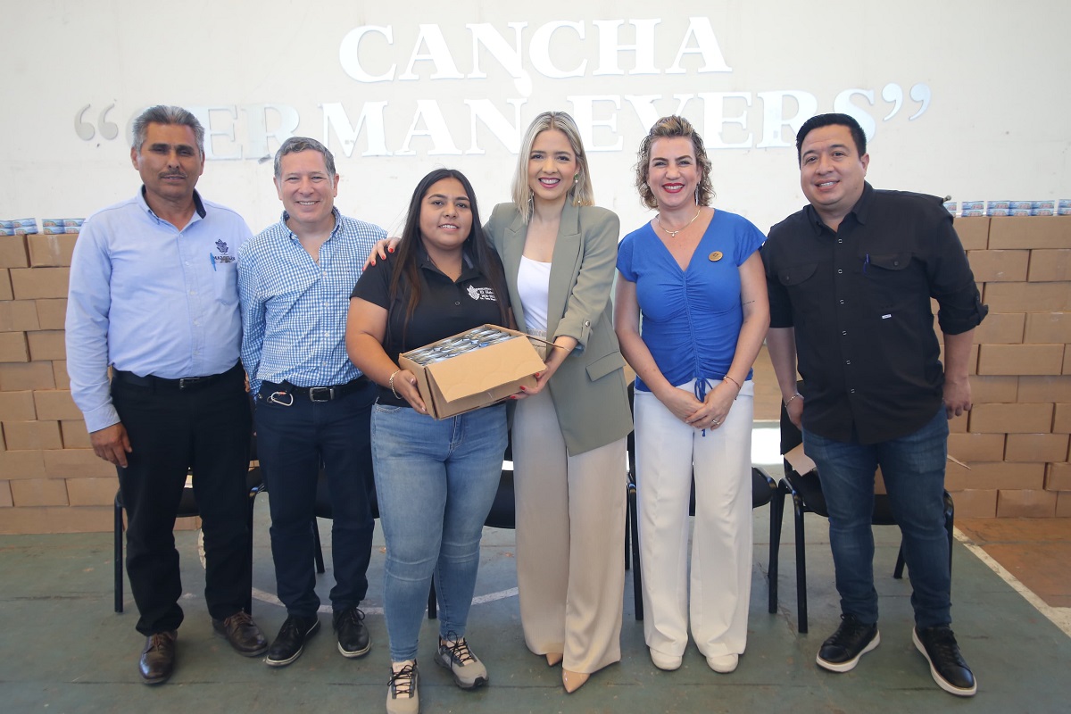 Hacen entrega en Mazatlán de más de 10 toneladas de latas a vecinos de la zona rural y alcaldía central