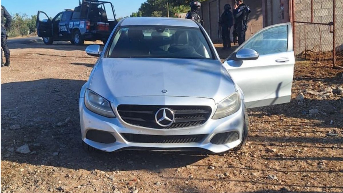 Recuperan un Mercedes Benz con reporte de robo en Villa Juárez, Navolato