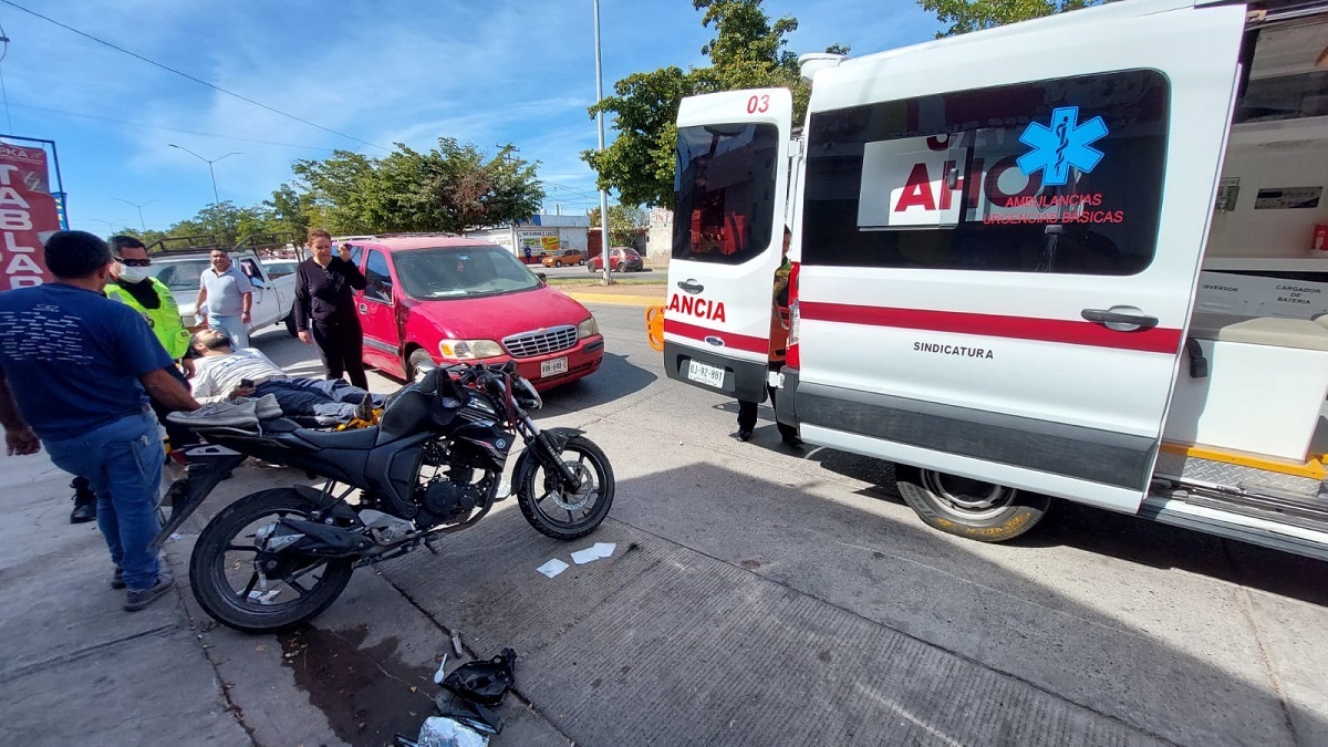 Motociclista fue embestido por el conductor de una vagoneta en Los Mochis